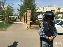 Нападение на школу и массовое убийство детей и учителей в казани — главное сотрудники фсб задержали нападавшего и помогли эвакуировать из школы детей. Pvv 5pyeyjawvm