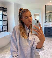 It is a simple and attractive look at the same time, of easy hairstyles for short hair that always looks good. 17 Easy Hairstyles For Wet Hair Who What Wear