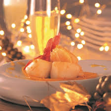 Noix de Saint-Jacques acidulées à la mangue et lard fumé