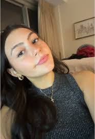 Leah Sheehan's Instagram, Twitter & Facebook