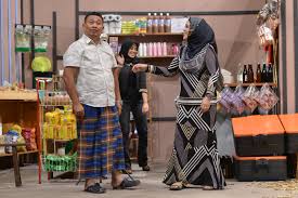 Kumpulan ini bersaing dalam pertandingan maharaja lawak mega 2013. Rasa Nostalgia Ramadan Rahim R2 Muncul Bersama Isteri Isterinya Agak Agak Ada Pinggan Mangkuk Terbang Tak Hahaha Gempak