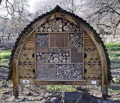 Hotel A Abeilles Jardin Des Plantes Paris Insect Hotel Home Flowers Bee Hotel