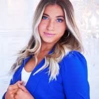 Rayna Collins's Instagram, Twitter & Facebook