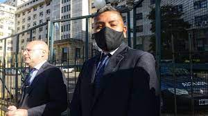 La jefa del pro concurrió hasta la puerta de los tribunales de comodoro py para acompañar a chocobar tras escuchar su sentencia condenatoria. Eh8weioz Hj4xm