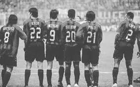 Tbt To This Unbelievable Ac Milan Team This Picture Is Known As The Best Wall In History And The Team Ranks In My Top 5 Of All Ti Ac Milan Milan