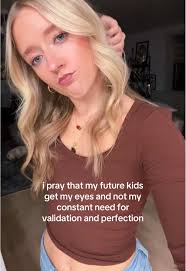 sarah smith (@sarahasmith222)