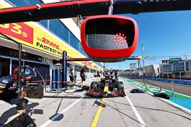 Si riaccendono i motori di f1 su tracciato dell'hungaroring, uno dei circuito che ha visto lewis hamilton vincere per tre anni di fila, dal 2018 al 2020. Hrcckmwph Xwsm