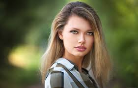 Blonde hair, green eyes and pink lips | beauty girl. Wallpaper Girl Green Eyes Long Hair Photo Photographer Model Bokeh Lips Face Blonde Shirt Portrait Mouth Close Up Looking At Camera Depth Of Field Images For Desktop Section Devushki Download