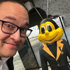 Saddened to learn of the passing of veteran NZ radio host, Lindsay Yeo this  week. Lindsay's 2ZB morning show in the 80's featuring his creation, Buzz  O'Bumble, and their eventuating live shows