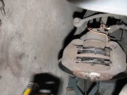 Quand remplacer une plaquette de frein ? Tuto Remplacement Disques Et Plaquettes Montage Bendix