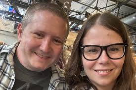 Angela ('02) and Greg Quigley ('97)