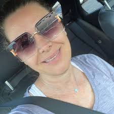 Este hombre está comprando pájaros solo para liberarlos...🐦❤️