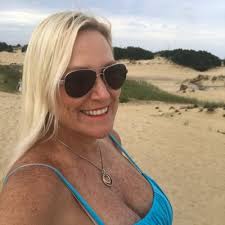 Raeann (@raeannsellstpa)