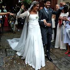 Segundo vestido de novia, motivos por los que cambiarse en tu boda es una buena idea. Vestidos Para Boda De Dia En Invierno