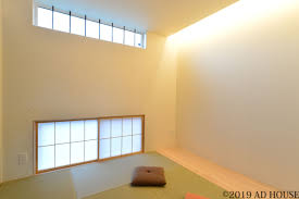 和室の壁天井は和紙貼り 地窓には内障子 ハイサイドライトには 黒竹の格子でデザイン 障子の窓枠は見附を細く見えるように斜め加工 見た目がスッキリ 障子 和室 京町屋