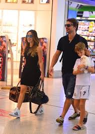 Ele esteve à frente dos reality shows 'extreme makeover social' e 'ídolos kids'. Cassio Reis E Fernanda Vasconcellos Embarcam Em Aeroporto No Rio Fernanda Vasconcellos Fernanda Roupas