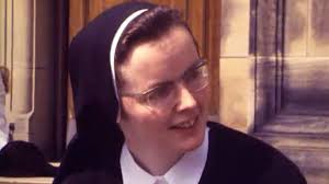 Y Chwaer Miranda: Bywyd o wasanaethu Duw a chymuned Caergybi