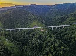 Jambatan victoria (juga dikenali sebagai jambatan enggor) adalah sebuah jambatan kereta api yang terletak di pekan karai, kuala kangsar, perak. Senawangtv On Twitter Keindahan Kehijauan Alam Flora Di Jambatan Ke 3 Tertinggi Di Malaysia Iaitu Jambatan Bukit Putus Yang Menghubungkan Kawasan Antara Kuala Pilah Seremban Jambatan Bukit Putus Azrinothman Https T Co Oaelgeykpi