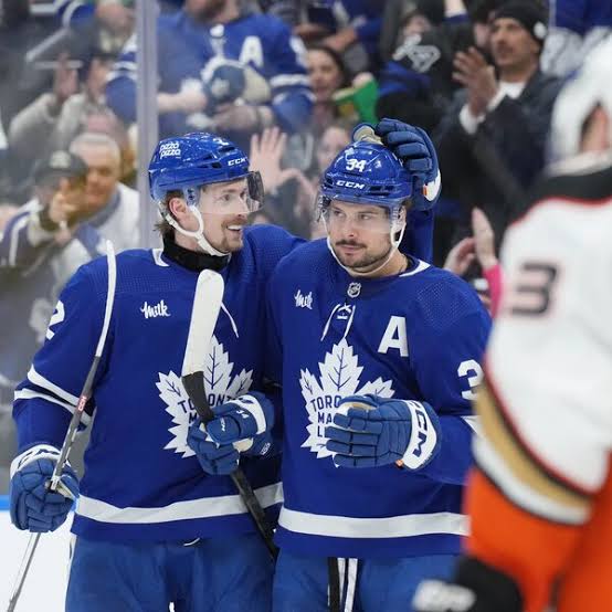 Auston Matthews nets another hat trick, Maple Leafs hammer Ducks 9-2 - The  Globe and Mail