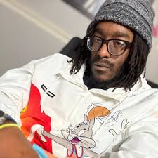 This is Mac's song btw with schoolboy Q, it's the only version i can find 