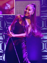Ariana grande and pete davidson have reportedly called off their engagement, and now tmz claims that the singer has returned her massive diamond ring. Ariana Grande Pete Davidson Engagement Ring 2021 At Pets Partenaires E Marketing Fr