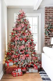 Alex hayden 15 of 60 16 Beautiful And Festive Christmas Tree Decorating Ideas