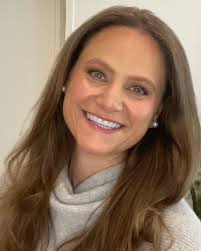 Elyse Cohen's Instagram, Twitter & Facebook