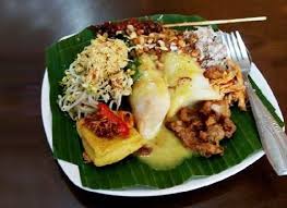 Unlike tipat cantok which uses peanut spices, blayag has spices derived from processed rice flour and balinese spices. Tipat Blayag Khas Buleleng Bali Umkm Bali