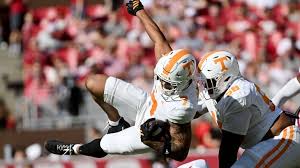 No. 15 Tennessee rallies in 4th quarter to beat Arkansas 24-17 — Newsday