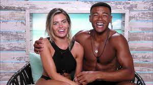 Love Island Viewers Mock Wes Nelson As He Pinches Megan S Bum To Check It S Real But Doesn T Know About Her 40k Surgery