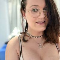 Skye Davis's Instagram, Twitter & Facebook