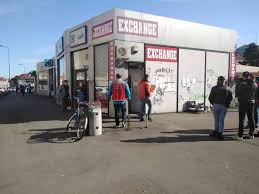 Societatea noastra are activitate de schimb valutar si este obligata prin lege sa emita bonul fiscal, cu datele persoanei (nume, prenume, serie), de pe un act de identitate al clientului. Autorul Jafului De La Casa De Schimb Valutar A Fost ReÈinut Ètiri Din Brasov