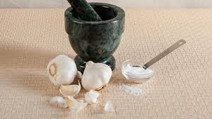 Obat ini bekerja dengan sifat anti inflamasi yang bertugas untuk meredakan peradangan yang terjadi di dalam tubuh. Cara Menggunakan Bawang Putih Untuk Obat Sakit Gigi Health Liputan6 Com