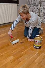 Revêtement de sol réconfortant et authentique, le parquet est un élément décoratif de choix qui peut revêtir de nombreuses finitions. Comment Renover Un Parquet Ancien Cote Maison