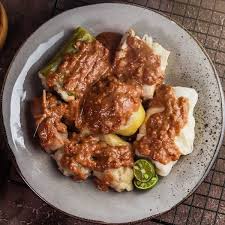 Simak bahan dan cara membuatnya berikut ini. Resep Siomay Bandung Ikan Tenggiri Spesial Bumbu Kacang Enak Cara Membuat Siomay Ikan Tenggiri Khas Bandung Askcaraa