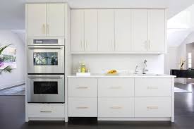 Stunning Light Gray Contemporary Kitchen Is Equipped With A Stainless Steel Double Oven Mounted In 2020 Kitchen Cabinet Design Contemporary Kitchen Light Grey Kitchens