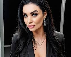 Sandra Hammock's Instagram, Twitter & Facebook