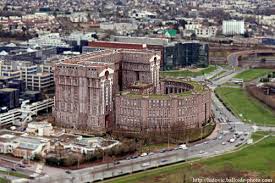 It was designed by ricardo bofill taller de arquitectura description. Les Espaces D Abraxas Noisy Le Grand France 9gag