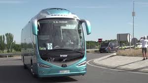 La caravana de los españoles fue interceptada por aficionados del liverpool. Real Madrid Return To Competition At Di Stefano Stadium After Covid Lockdown