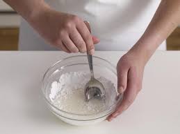 Für den zuckerguss wird eiweiß zu eischnee geschlagen. Verzieren Mit Zuckerguss Lecker