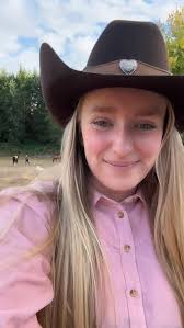 Ashley🦙 hung onto life to make sure Maya🐴 wouldn't be alone💔😭After we  adopted Claire from Sound Equine Options, I think Maya knew she was  supposed to replace the llama/alpaca, so she wouldn't