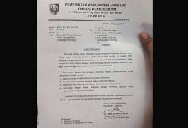 Sekolah sebagai salah satu bagian dari instansi pendidikan sering menggunakan surat sebagai media untuk berkomunikasi antar civitas akademika. Disdik Jombang Resmi Larang Pelajar Smp Bawa Sepeda Motor Ke Sekolah Bangsa Online Cepat Lugas Dan Akurat