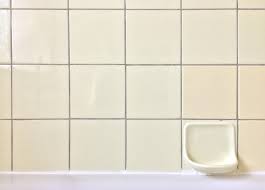 Für granit, putz, beton, ziegel, sandstein, fliesen oder eine ähnliche oberfläche brauchst du eine schonende scheuerbürste und ein paar reinigungsmittel, um verschütteten nagellack zu entfernen. Yellow Tiles Gelb Fliesen Badezimmer Couch