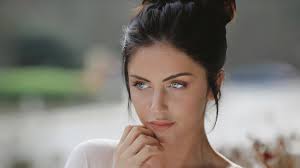 For the remaining over 90% of the population lies under black or brown hair, with others lying in between as brunettes. Attractive Look Of Woman Model With Black Hair And Gray Eyes Hd Model Wallpapers Hd Wallpapers Id 51697