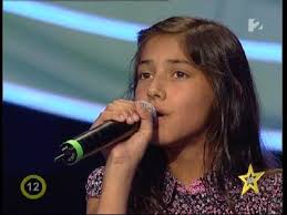 Táncosnő szeretett volna lenni, kapott is balettcipőt, de kipróbálni nem volt lehetősége. Eszenyi Eniko Eligazitotta Alexat