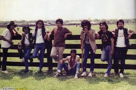 นายมนัส สมรสกับ นางจงจิน มีบุตรด้วยกัน 6 คน โดยมีบุตรชายฝาแฝดที่เป็นที่รู้จักกันดีคือ ยืนยง โอภากุล (แอ๊ด คาราบาว) และ ยิ่งยง. à¸ à¸²à¸žà¹€à¸ à¸² à¹† à¸‚à¸­à¸‡ à¸„à¸²à¸£à¸²à¸šà¸²à¸§