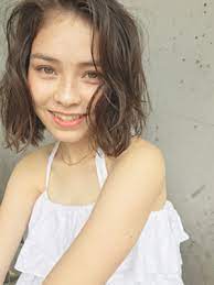 ゆるふわな質感が最高にかわいい くせ毛風パーマのヘアスタイル9選 4meee ボブパーマ パーマ くせ毛風パーマ