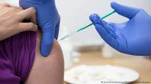 Celem szczepienia jest wytworzenie odporności wobec określonego drobnoustroju13. Astrazeneca Panstwa Wstrzymuja Szczepienia Ema Uspokaja Zycie W Niemczech Spoleczenstwo Lifestyle Ciekawostki Dw 11 03 2021