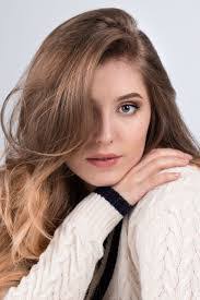 Hannah Bryson's Instagram, Twitter & Facebook