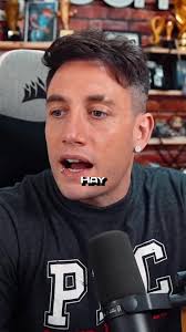 Momo anuncia su traslado a Kick